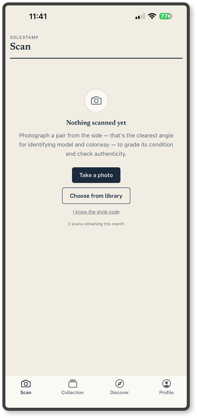 SoleStamp scan screen in light theme with camera and photo-library entry points and a primary scan action.