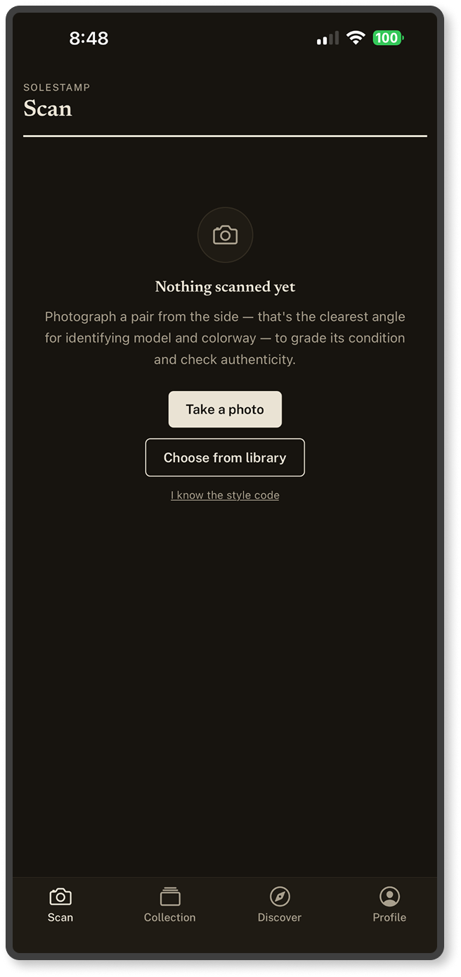 SoleStamp scan screen in dark theme preserving the same hierarchy and primary action as the light theme.